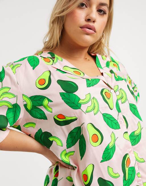 ASOS DESIGN Curve – Pyjama aus Modal mit Hemd und Shorts mit Avocado-Print, 3 von 4