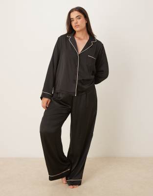 ASOS DESIGN Curve - Pyjama aus Satin in Schwarz mit Hemd und Hose