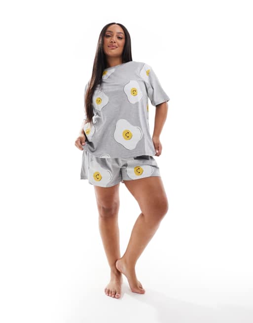 ASOS DESIGN Curve – Pyjama in meliertem Grau mit Spiegelei-Print, aus Oversize-T-Shirt und Shorts, 4 von 4