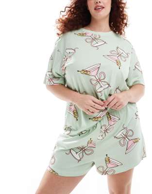 ASOS DESIGN Curve - Pyjama mit Oversize-T-Shirt und Shorts in Grün mit Cocktailglas-Muster