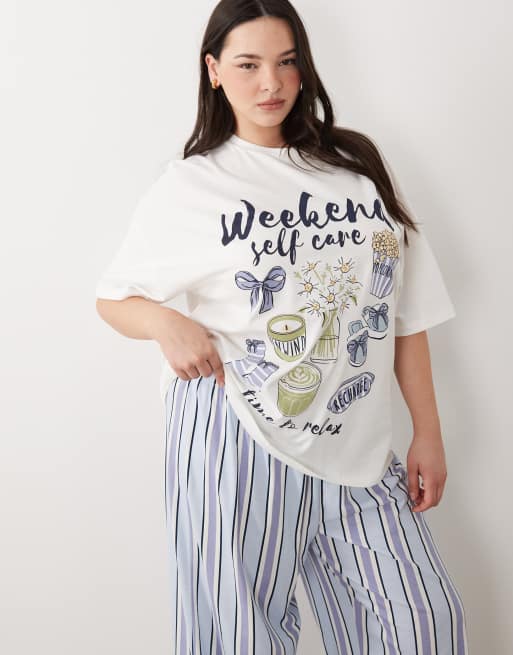 ASOS DESIGN Curve – Pyjamas med vida byxor och t-shirt i oversized fit med "Weekend Self Care"-tryck, 2 av 5