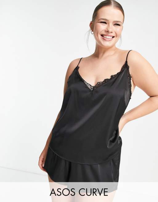 ASOS DESIGN Curve - Pyjamaset met cami van satijn en kant en met uitlopende zoom en short in zwart