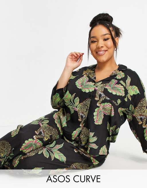 ASOS DESIGN Curve - Pyjamaset met overhemd met lange mouwen en broek van modal met botanische tijgerprint in multi