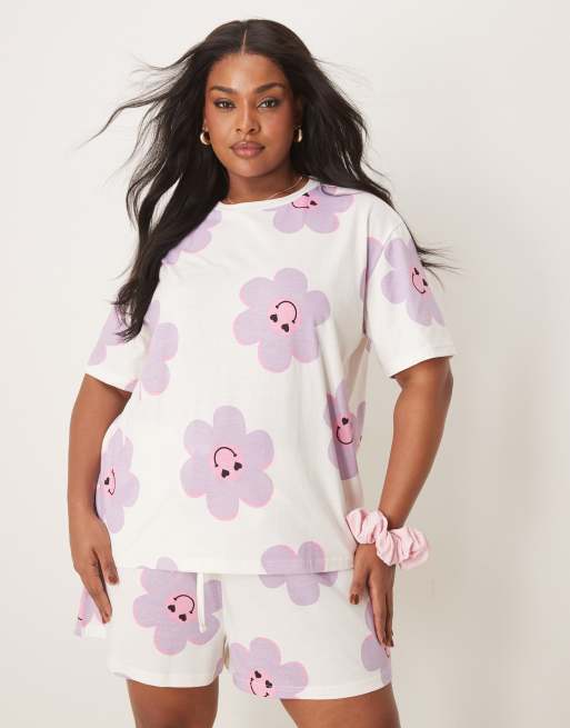ASOS DESIGN Curve - Pyjamaset met oversized T-shirt en short met bloemenprint in crème