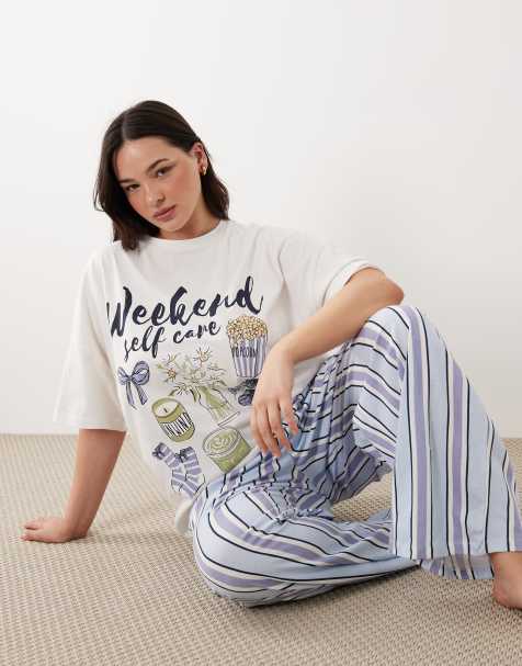 ASOS DESIGN Curve - Pyjamaset van oversized T-shirt met grafische 'Weekend Self Care'-print en broek met wijde pijpen - view 1