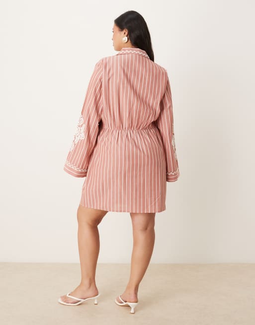 ASOS DESIGN Curve – Randig omlottskjorta med broderi och breda ärmslut, 3 av 4