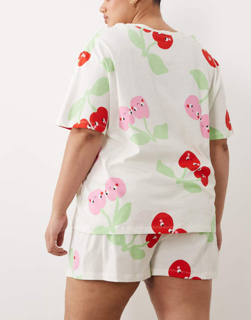 ASOS DESIGN Curve - Rødt og lyserødt pyjamassæt med oversized T-shirt og shorts med kirsebærprint, 2 af 4