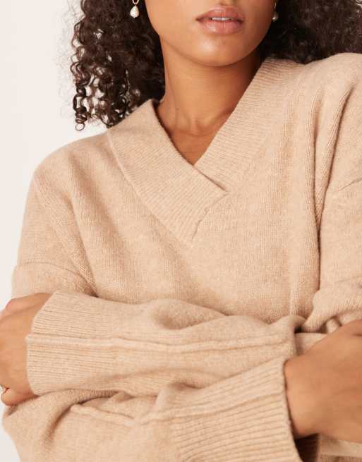 ASOS DESIGN Curve - Rechte trui met V-hals en splitdetail in lichtbeige, 3 van 4