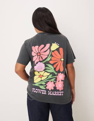 ASOS DESIGN Curve - Regular Fit T-Shirt in verwaschenem Anthrazit mit kunstvoller Blumenmarkt-Grafik-Grau
