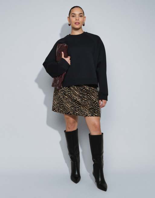 ASOS DESIGN Curve regular raglan sweat i brushback i sort, 2 af 4