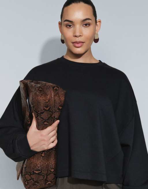ASOS DESIGN Curve relaxed boxy crop brushback sweat in black, 2 of 4