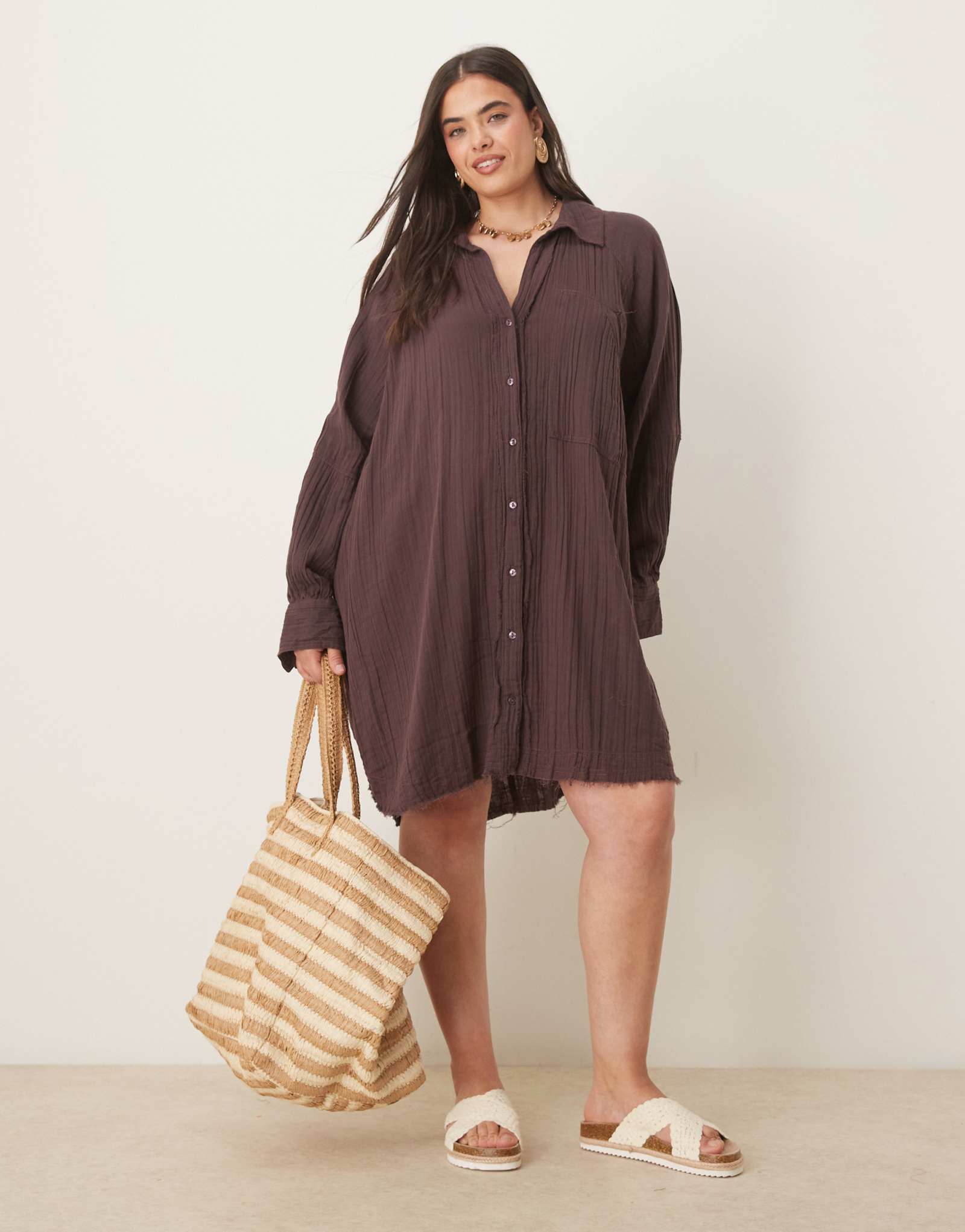 Непринужденное выстиранное мини-платье-рубашка ASOS DESIGN Curve цвета стираного шоколада