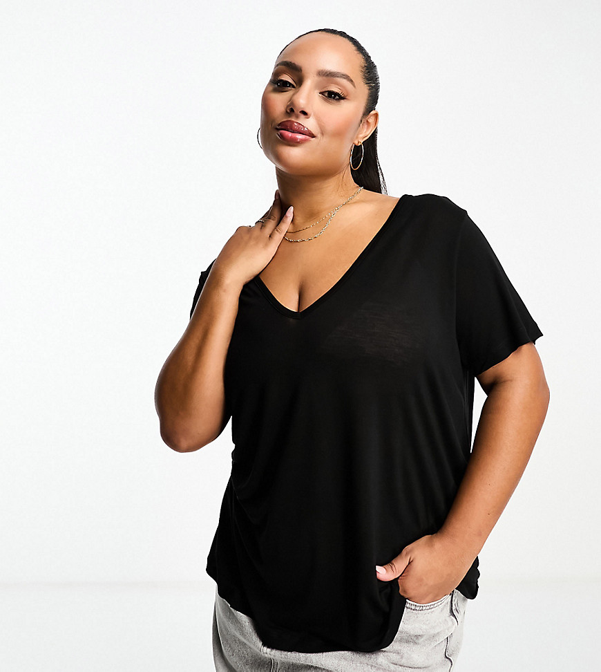Plus-size T-shirt by ASOS Curve A goes-with-everything garm V-neck Short sleeves Relaxed fit