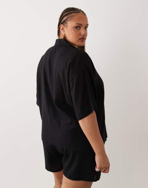 ASOS DESIGN Curve revere collar linen look shirt in black, 4 of 4
