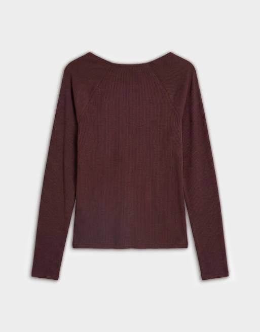 ASOS DESIGN Curve ribbed deep scoop neck long sleeve T-shirt in chocolate, 6 of 8