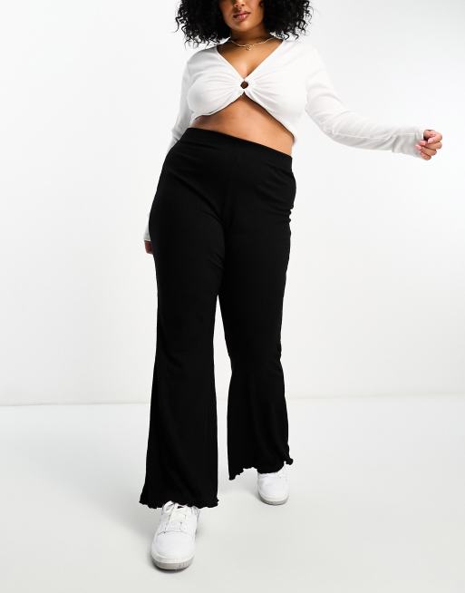 ASOS DESIGN Curve - Ribstrikkede bukser med svaj og bølgekanter i sort, 4 af 4