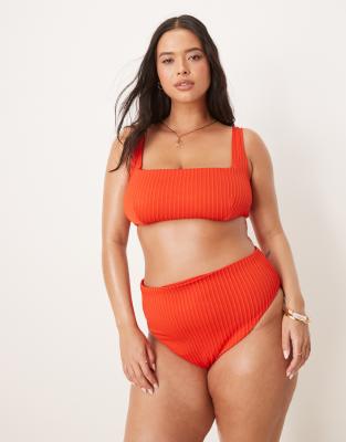 ASOS DESIGN Curve - Riddy - Gerippte Bikinihose in Rot mit hohem Beinausschnitt und hohem Bund-Rosa