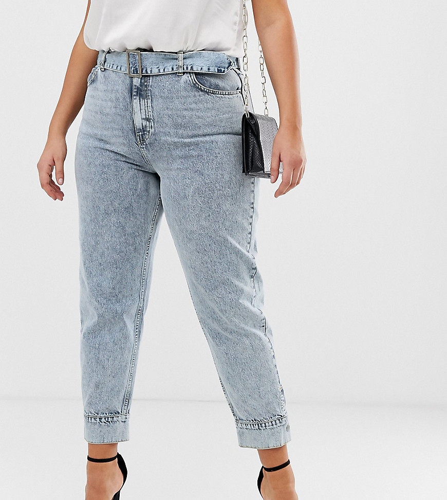 ASOS DESIGN Curve - Ritson - Mom jeans rigidi a vita alta lavaggio vintage chiaro con cintura in vita e dettaglio sul fondo-Blu