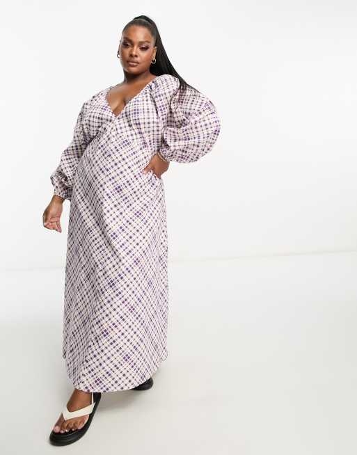 ASOS DESIGN Curve - Robe à carreaux texturée mi-longue avec col V et manches chauve-souris - Violet 