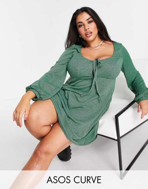 ASOS DESIGN Curve - Robe babydoll courte à manches longues et liens à imprimé pied-de-poule - Vert et noir