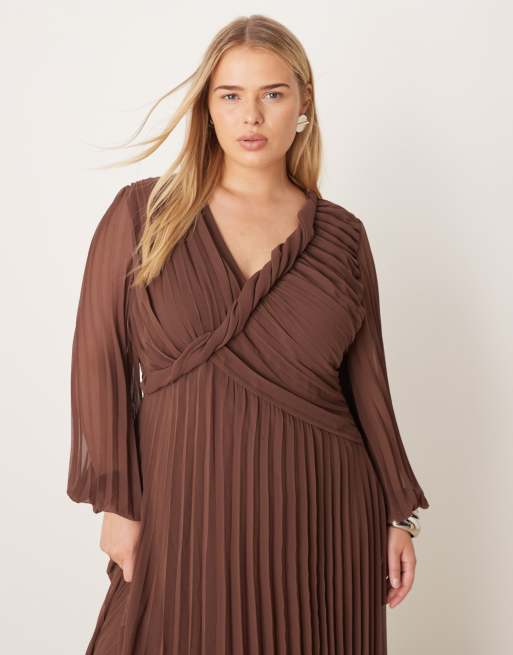 ASOS DESIGN Curve - Robe cache-cœur mi-longue plissée à détail torsadé - Marron, 2 de 4