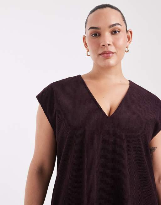 ASOS DESIGN Curve robe courte décontractée à col V avec taille basse en velours côtelé chocolat, 2 de 4