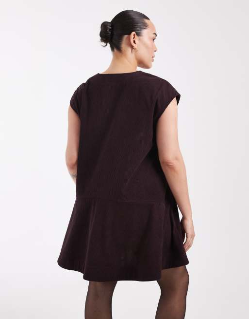 ASOS DESIGN Curve robe courte décontractée à col V avec taille basse en velours côtelé chocolat, 4 de 4