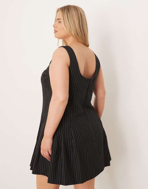 ASOS DESIGN Curve - Robe courte et habillée à ourlet plissé et fines rayures - Noir, 3 de 4