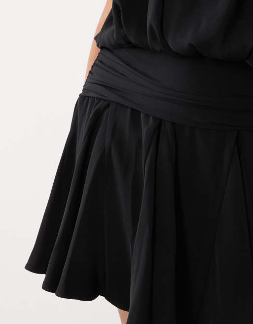 ASOS DESIGN Curve robe courte fluide à col montant et taille basse en satin noire, 3 de 4