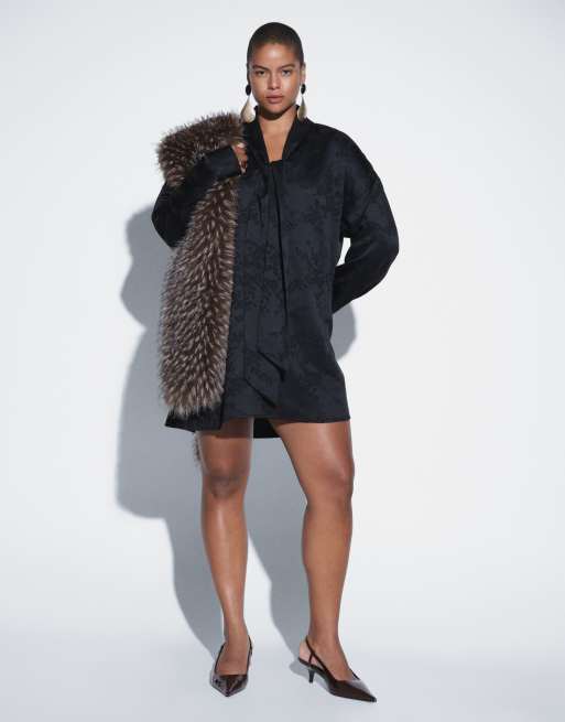 ASOS DESIGN Curve robe courte jacquard avec lien au cou en noir, 3 de 8