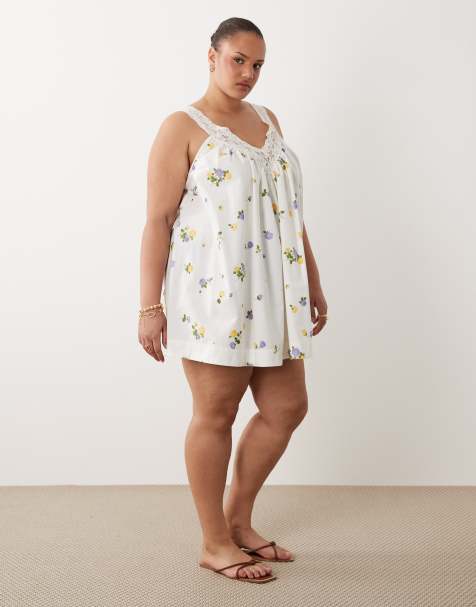 ASOS DESIGN Curve - Robe d'été coupe babydoll courte en popeline avec col V et superposition en dentelle - Blanc imprimé à petites fleurs - view 1