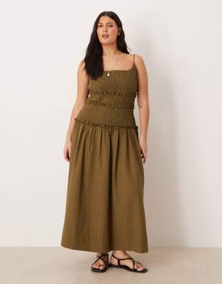 ASOS DESIGN Curve - Robe d'été longue effet froissé à taille basse froncée - Olive-Vert 46