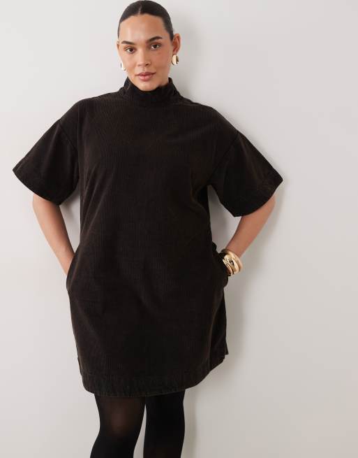 ASOS DESIGN Curve robe droite courte en velours côtelé délavé à col cheminée noire, 4 de 4