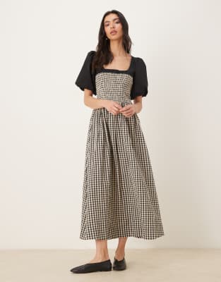 Curve - Robe longue à carreaux vichy avec corsage froncé et manches bouffantes - Noir et blanc-Multicolore 32