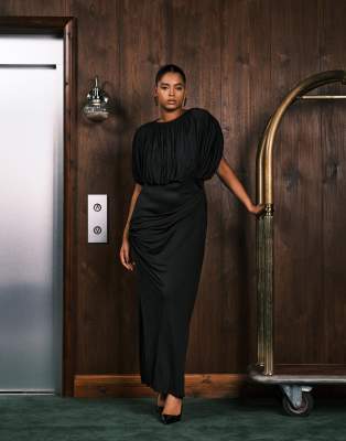 ASOS DESIGN Curve - Robe longue à épaules structurées avec corset apparent - Noir