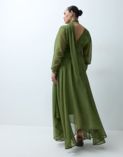 ASOS DESIGN Curve robe longue à manches chauve-souris avec jupe ample asymétrique et écharpe en vert olive, 4 de 5