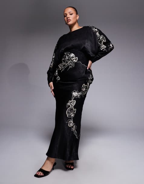 ASOS DESIGN Curve - Robe longue brodée en satin à manches chauve-souris bouffantes - Noir - view 1