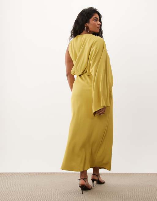 ASOS DESIGN Curve robe longue colonne à une épaule avec drapé au dos en doré, 2 de 4