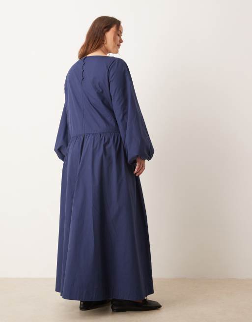 ASOS DESIGN Curve - Robe longue en popeline à taille asymétrique et manches bouffantes - Bleu marine, 3 de 4