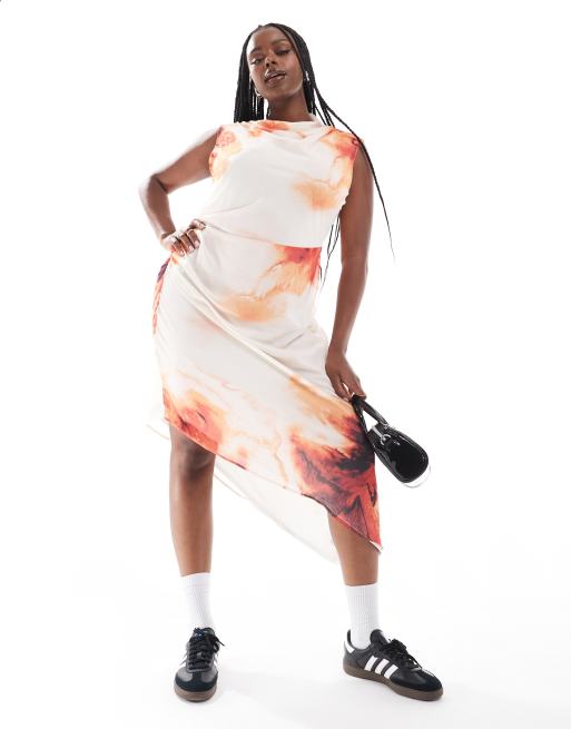 ASOS DESIGN Curve - Robe mi-longue à ourlet asymétrique avec épaules tombantes et imprimé rouge