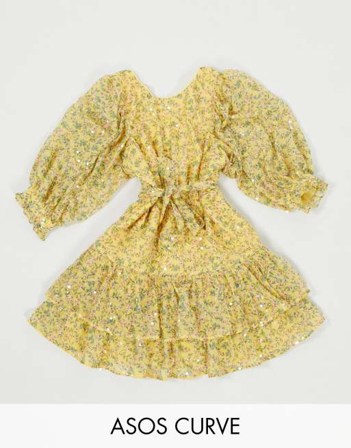 ASOS DESIGN Curve - Robe patineuse courte à fleurs et sequins avec lien à nouer - Jaune