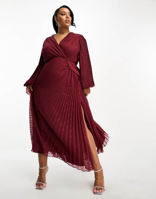 ASOS DESIGN Curve Robe portefeuille longue en mousseline pliss e effet plumetis avec d tail boutonn Bordeaux m tallis