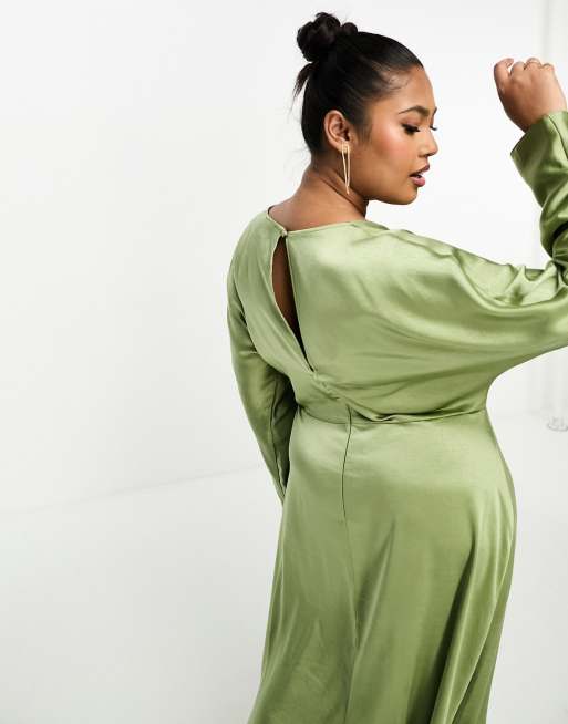 ASOS DESIGN Curve - Robe satinée mi-longue à manches longues et col V - Kaki, 2 de 4