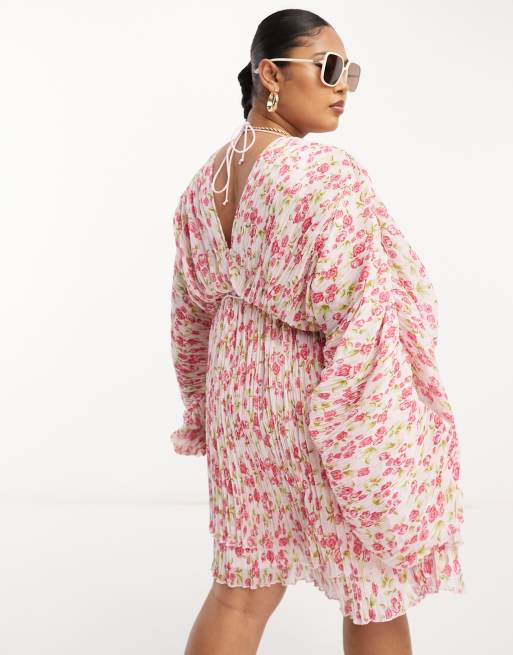 ASOS DESIGN Curve - Robe trapèze courte à imprimé fleuri avec plis serrés et manches chauve-souris - Rose, 4 de 4