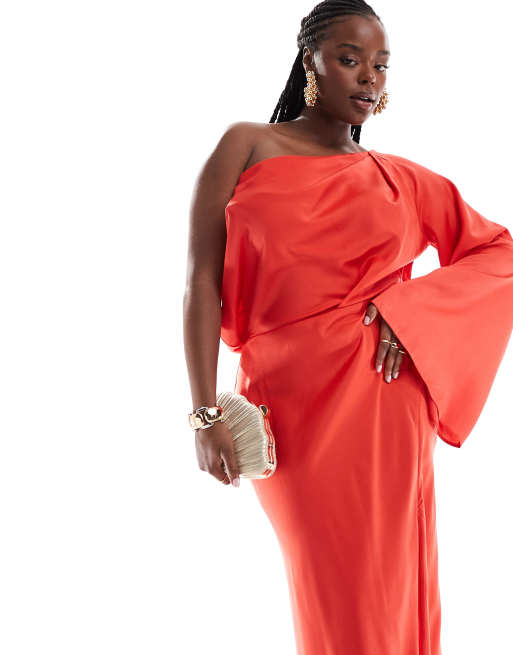 ASOS DESIGN Curve – Röd asymmetrisk maxiklänning i satin med off shoulder-design