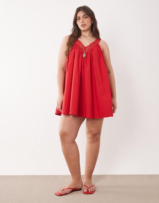 ASOS DESIGN Curve – Röd, smockad miniklänning med v-ringning och spetsöverlager i poplin, 2 av 4