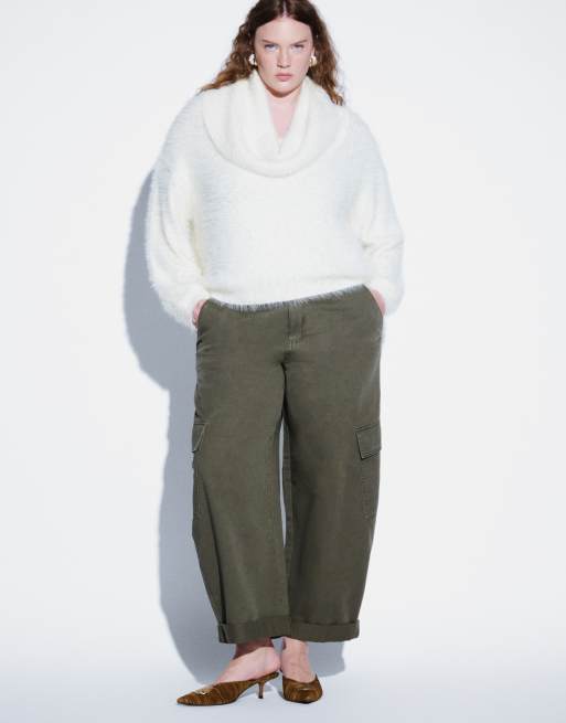 ASOS DESIGN Curve rolled hem cargo trouser with pocket detail in washed khaki, 3 of 5