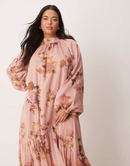 ASOS DESIGN Curve – Rosa, smockad maxiklänning med rosett baktill och suddigt blommönster, 4 av 4