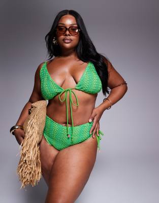 ASOS DESIGN Curve - Rosie - Gehäkeltes Triangel-Bikinioberteil in Grün mit Anhänger und hohem Trägeransatz