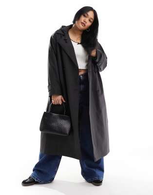ASOS DESIGN Curve - Rubberen regen trenchcoat met capuchon en riem in zwart